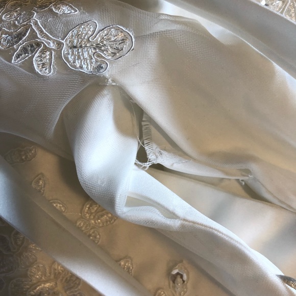 BRAND NEW NEVER WORN WEDDING DRESS - Picture 5 of 6